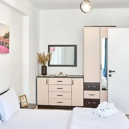 Retro Apartment In Infinity Beach Resort Mamaia Exterior photo